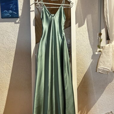 Robe dos nu