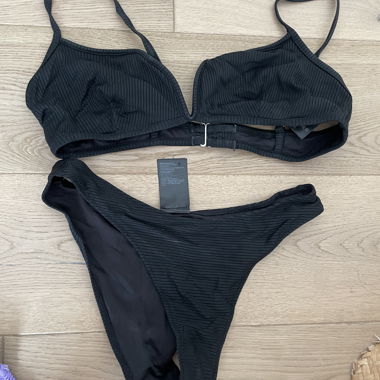 Bikini nero testurizzato