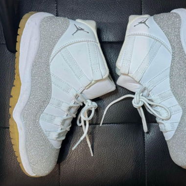 Air Jordan 11, Kids Size 34