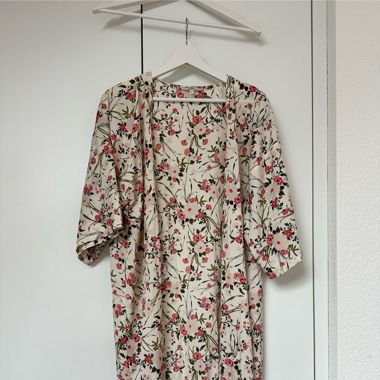Kimono weiss geblümt