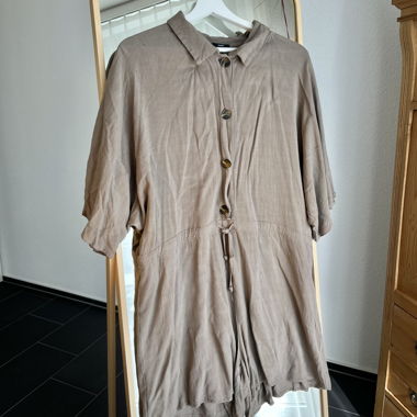 Luftiger Kurzjumpsuit khaki