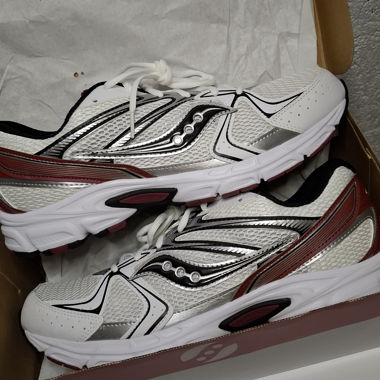 Saucony ride millenium white red 