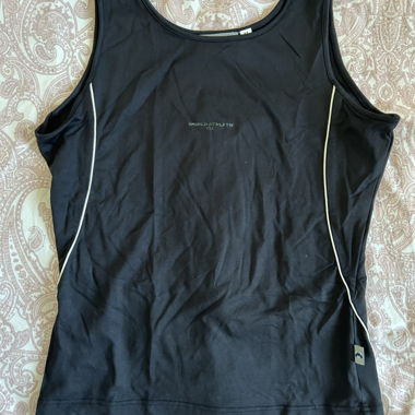 Sports sleeveless top