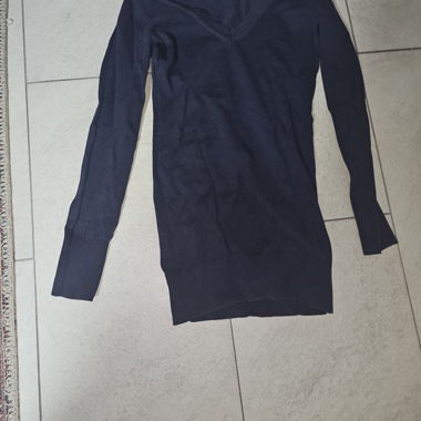Dunkelblauer V-Ausschnitt Pullover
