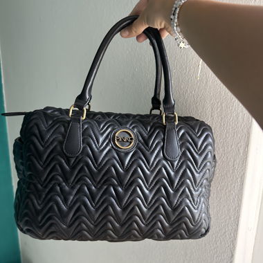 Sac à main P I N K O noir matelassé