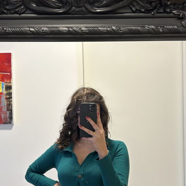 Robe verte à boutons 