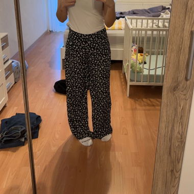 Geblühmte Hose