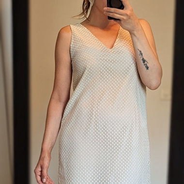 Robe en dentelle sans manches