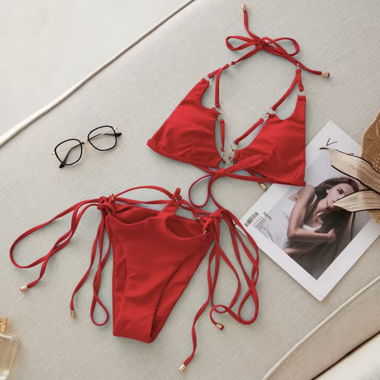 Bikini rosso con allacciatura