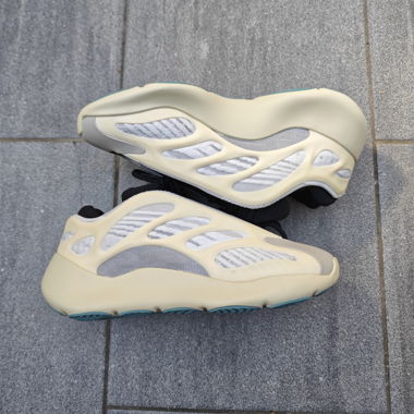 Sneakers Yeezy 700 V3 beige/noir