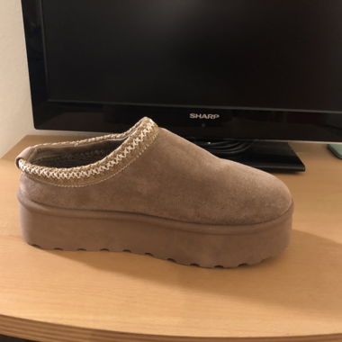Scarpe con zeppa marrone chiaro