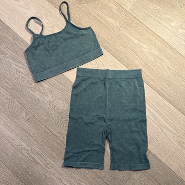 Ensemble sport haut et shorts