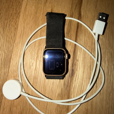 Apple Watch SE GPS 40 mm avec câble de charge