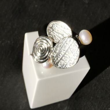 Ladies' ring, size individually adjustable