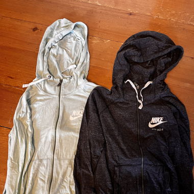 2 Sweatjackets von Nike