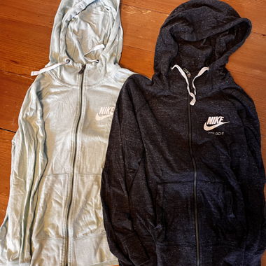 2 vestes de survetement Nike