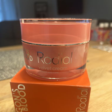 Rodial Velvet Cream Dragoon‘s Blood