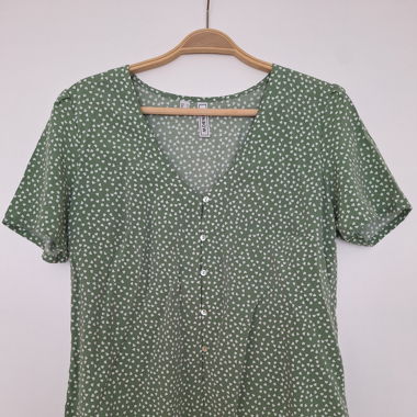 Bluse grün mit Herzen