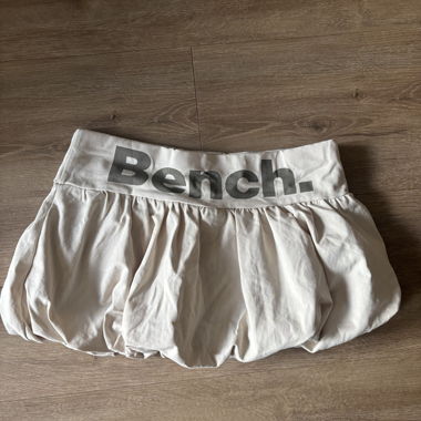 Bench. balloon skirt