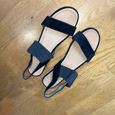 Black Elastic Sandals