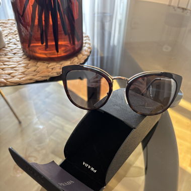 Lunette de soleil Prada