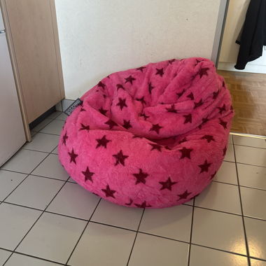  Gros coussin rose à étoiles