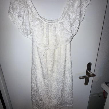 Robe blanche en dentelle