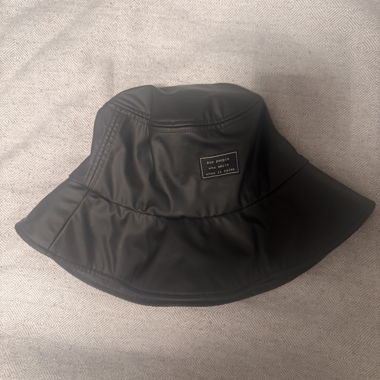 Schwarze Bucket Hat