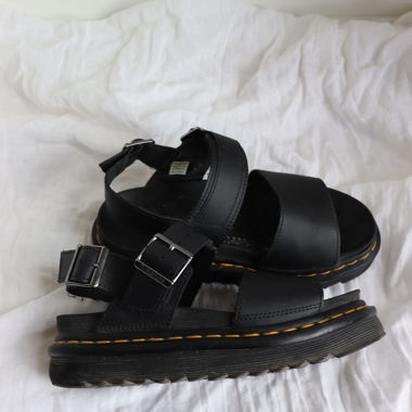 Dr. Martens Sandali Platform Voss Black Hydro