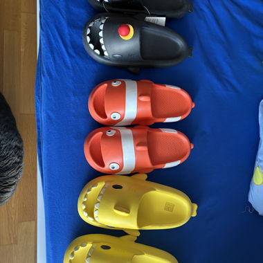 Chikaku novelty shark slippers 