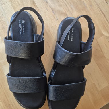Sandales à lanières noires
