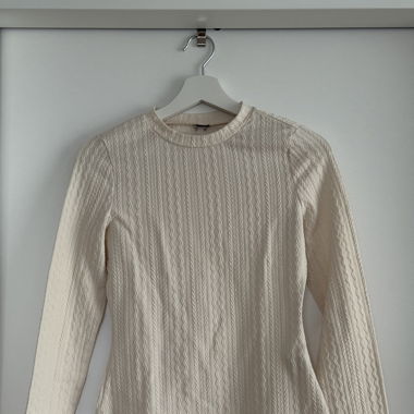 weisser Pullover