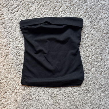 Top a fascia nero