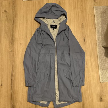 Veste de pluie à capuche bleue