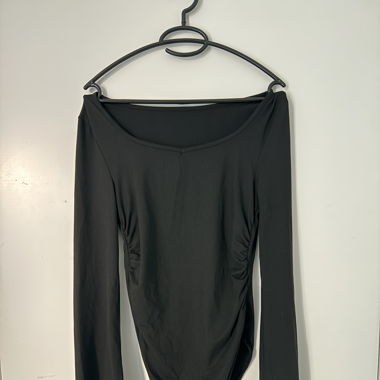 Black basic long sleeve bodysuit