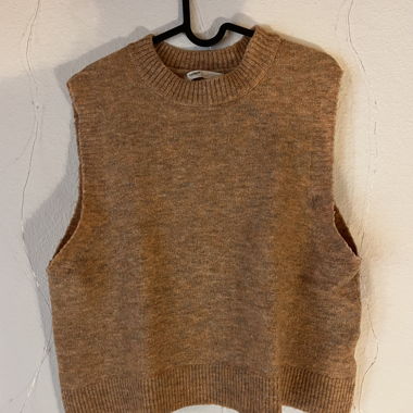 Knit vest