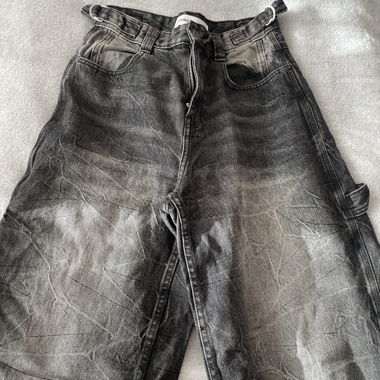 Bershka Graue Jeans mit D-Ring