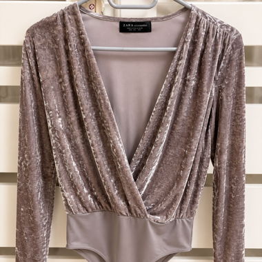Zara Samt-Body grau