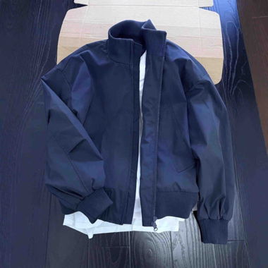 Bomber blu scuro con zip