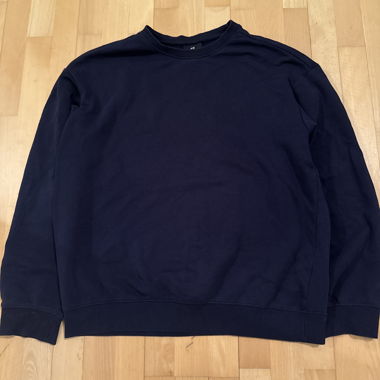 Dunkelblaues Sweatshirt
