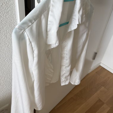 White Women’s Shirt Size XS