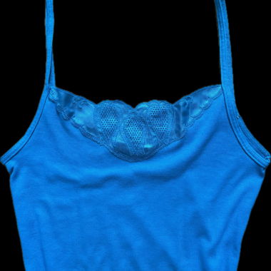 Top blu a spalline sottili