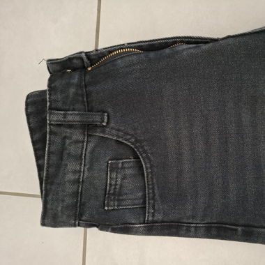 schwarze Jeans