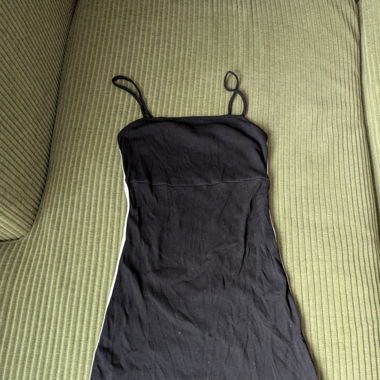 Enganliegendes Kleid mit Streifen
