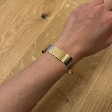Goldfarbener Armreif