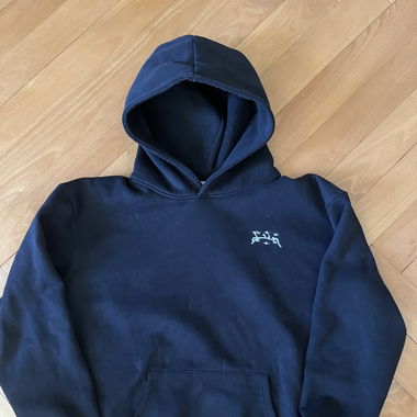 Pull noir divin by divin 