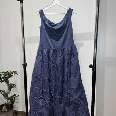 Blaue Trägerkleid
