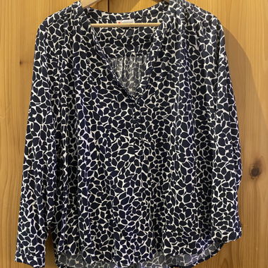 Moderne Bluse mit Muster