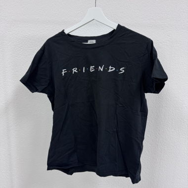 schwarzes FRIENDS shirt
