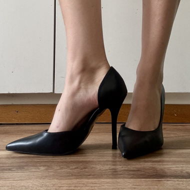 Scarpe nere con fessura sul lato